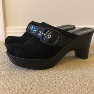 Nurture suede black clogs/ size 7.5